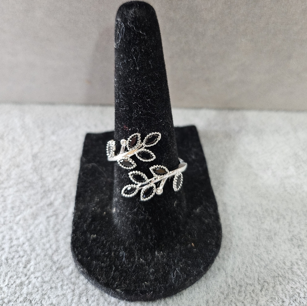 Open Leaf Ring - Picture 3 of 4